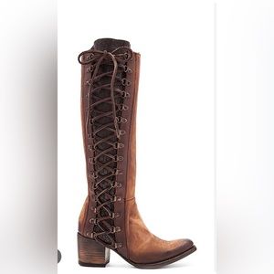 Freebird Wyatt Women US 8 brown, left shoe has a small defect.